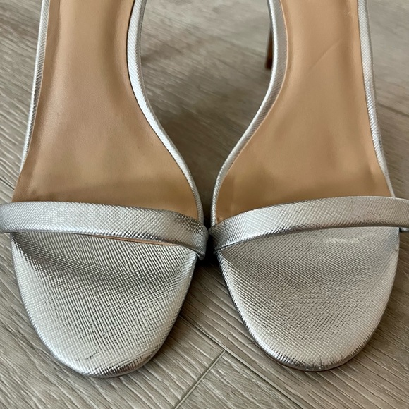 Silver Heels (Banana Republic) - Picture 2 of 6